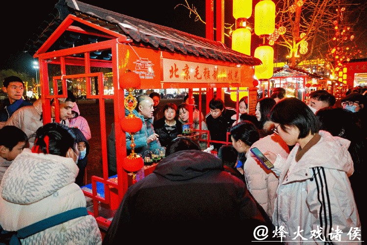 逛古镇、品美食、看灯会，留学生、博主来宝山过大年