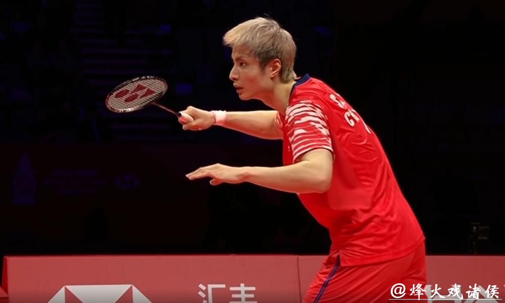 世界羽联年终总决赛 石宇奇2-0昆拉武特晋级决赛